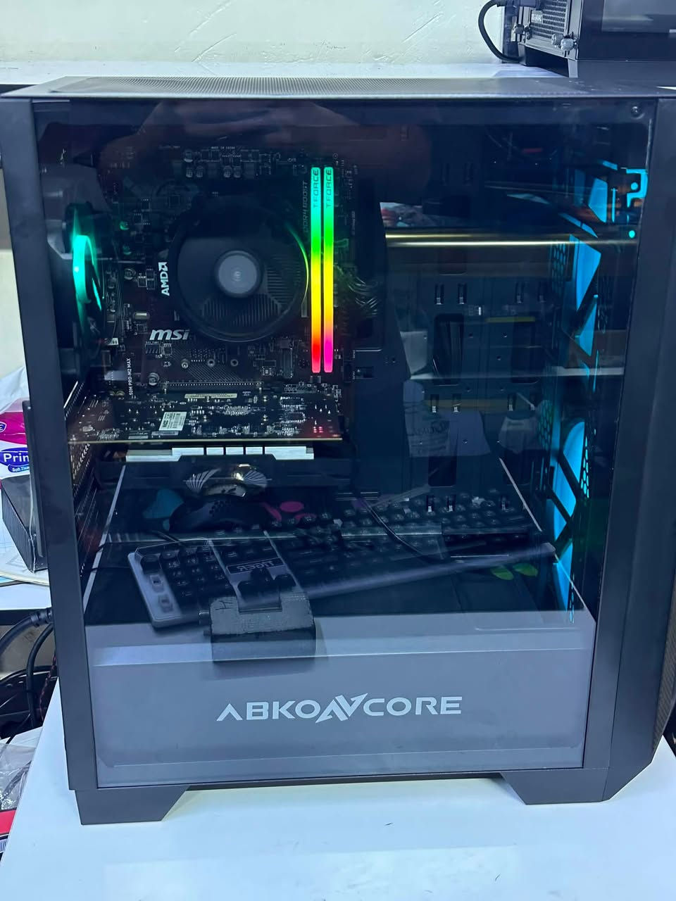 سلام عليكم من مكتب البغدادي للحاسبات
CPU R5 3500 6CORE 6 THERADS 
COOLER CPU AMD STOCK 
M. B B450M PRO M. 2 MAX
RAM 8X2 16GB DDR4 3200MHZ 
GPU RTX 2060 6G OC 
CASE ABKOA VCORE GEMING RGB
POWER 650 W PLUS 80 THERMALTAKE 
SSD 512 GB 
للتفاصيل خاص او واتس ***********
—-عنوان موصل دواسه عماره القدس مكتب البغدادي للحاسبات
