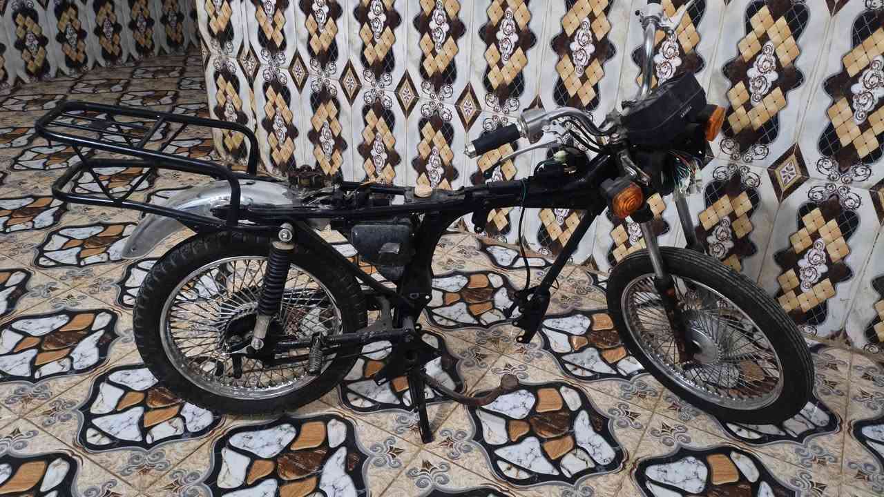 يالله سلام عليكم دراجه للبيع اصولي شاصي مديل15ول باقي كله جديد عوزه بس مكينه للستفسار اكثر انتصل ***********
