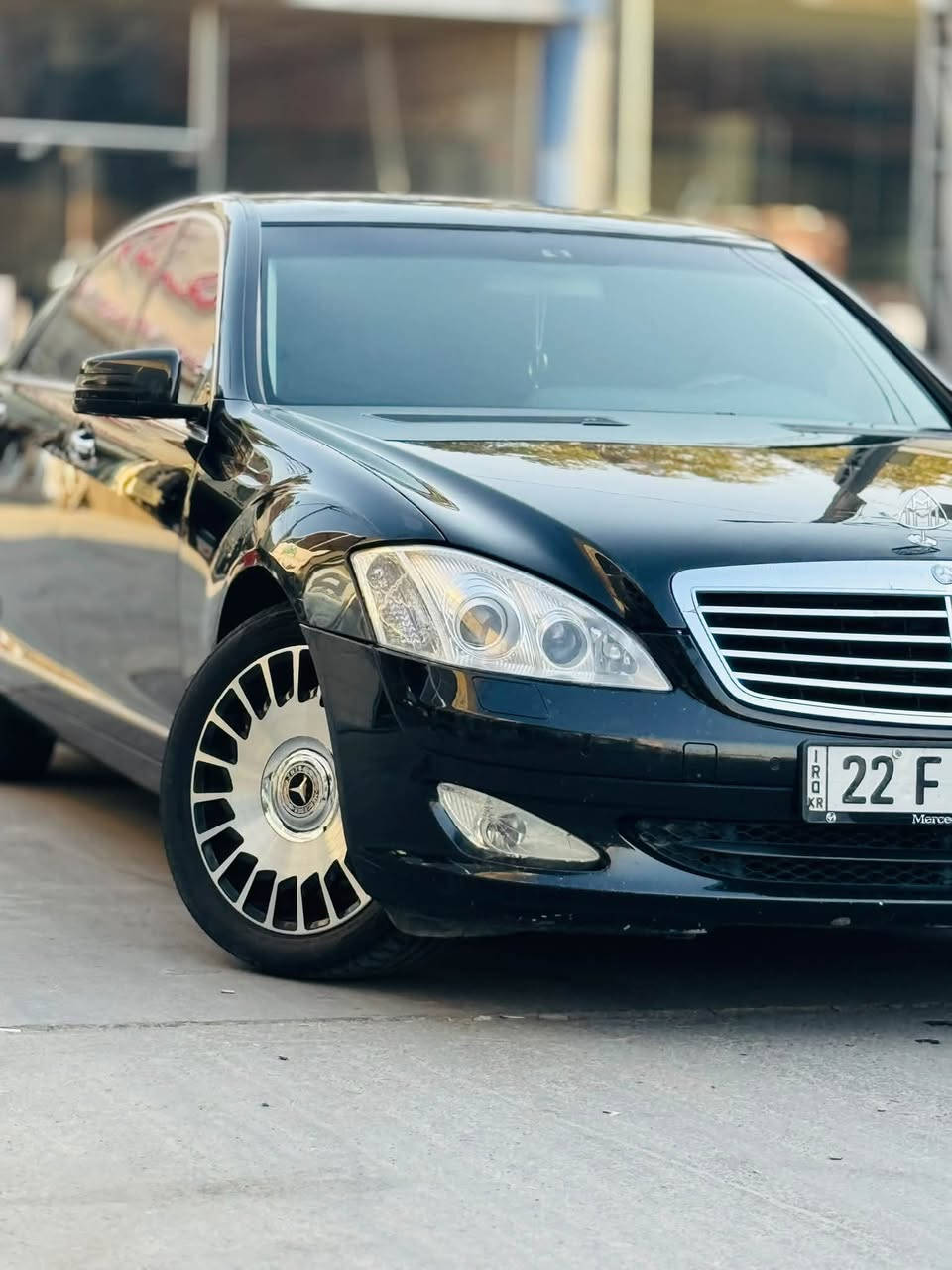بسعر مناسب ومستعجل 
سياره ب اسمي شرط التحويل 
  السعر (155)وبيهه مجال حك الجيه 
🎖️لليدور فخامة ونظافة ومواصفات خاصة وصلت💎💎

Mercedes Benz S(class)550)
(مواصفات خليجي)
🎗️موديل(8)/رقم اربيل..
🔸عداد المسافه 260الف حقيقي..
🛡️مكان السيارة/ بغداد ابو غريب .
————————————————
🎗️🎗️أرجو ان تستمع بمواصفات(البنز)وتفاصيله👇

💎تحكم كشنات من الابواب الامامية مع التجاوي والبردات كهرباء•
💎تحكم كشنات مع ميزة حجم الخاص للجسم في وضعية الكشن•(نظام خزن)
💎الشاشة الامامية لعرض الطريق وكذلك عرض الاجسام عله شكل مجسمات وعرض الكاميرات في الطرق•
💎تدفئة وتبريد كشنات الامامية (نظام رئاسي)•
💎حزام أمان(يأخذ وضعية الجسم )نظام رئاسي•
💎نظام(ESP)ميزة خاصة +أنارة داخلية متعددة.
💎سستم(هارمن كاردون)صوت مخيف مجسم حته بالكشنات 
💎كشنات الامامي تدفئة وتبريد كهربائي(٣درجات).
💎مرايا عاكسة للضوء مع حساس مطري وحساس خلفي في السقف(تنظيم).
💎كاميرة خلفية دوارة مع لستيرن عند الرجوع الى الخلف.
💎اربع ابواب بصمة فتح وغلق السيارة.
💎اربع ابواب مع الصندوق شفط.
💎بصمة تشغيل السيارة.
💎حساسات امامية خلفية بلادي.
💎تدفئة وتبريد امامي(ثلج)منفصل حسب الرغبة مع وجود شبابيك في التكم من الطرفين•
💎نظام قفل الشبابيك والبانوراما عند تشغيل التبريد ذاتي(نظام خاص)•
💎ستيرن كهربائي ٤وضعيات
💎ايرباك حماية)..
💎دبلات كهربائية اوتوماتيك(سبورت وجبلي).
💎جهاز تلفون داخل السيارة للأستعمال..
💎بلوتوث v/auxميموري خزن..
💎منظومة زينون كاملة مع عدسة قلاب مع بك لايت ليد.
💎داخل اسود ملكي (مع دشبول مطعم صاج ملكي(لونين الدشبول)..
💎الستيرن مطعم بصاج ملكي مع لون الغرفة..
💎كرسي السايق كهرباء متحرك (خزن)مع الستيرن عند التشغيل (نظام رئاسي).
💎نظام الفوتو (للجامات)بلادي شركة..
💎نظام تحكم القيادة(S.C.M)..
💎ماوس تحكم كامل يظهر عله الشاشة (كونترول)•
💎خمس بردات كهربائية جوانب باب خلفي وبردة خلفية•
💎تحكم كشنات في الابواب مع التجاوي والبردات (نظام خاص).
💎ابواب خلفية كبير(VIP)..
💎جهاز(DVD)للعرض مكان 
💎شاشات عرض عدد(٢)لكل شخص تحكم خاص.
💎دكمة فتح الصندوق وغلقه وايظا دكمة قفل السيارة كامل (سنتر لوك)في الجنطة موجود•
💎ويل كب  ماي باخ رئاسي اصلي جديد(اي ام جي)مع تخم تايرات.(توسايز)..
———————————————————
كتاب تضليل بلسياره جديد 
💬السنوية محوله بسمي  وجدده ومسويله هزة وفحص بدون أي خلل تحويل بشرط..
💬السيارة مكفولة بدون صبغ  بيهه اسم جراد السيارة انطيك اياه بشرط محرك وگير وحدادية وكهربائيات (صفر مسج)بدون أي خلل ومسويله سيرفس كامل(حدادية كاملة ودهن وفلاتر وتخم دسكات وفلنجات وبطارية أصلية ومي راديتر واذاين محرك وكير وهيدروليك وفلتر كير وتخم بلكات ومنظومة فيول بمب وتخم تايرات)بشرط السيارة جديدة لوك..

📞📞رقمي لجاد بالشراء (***********)
