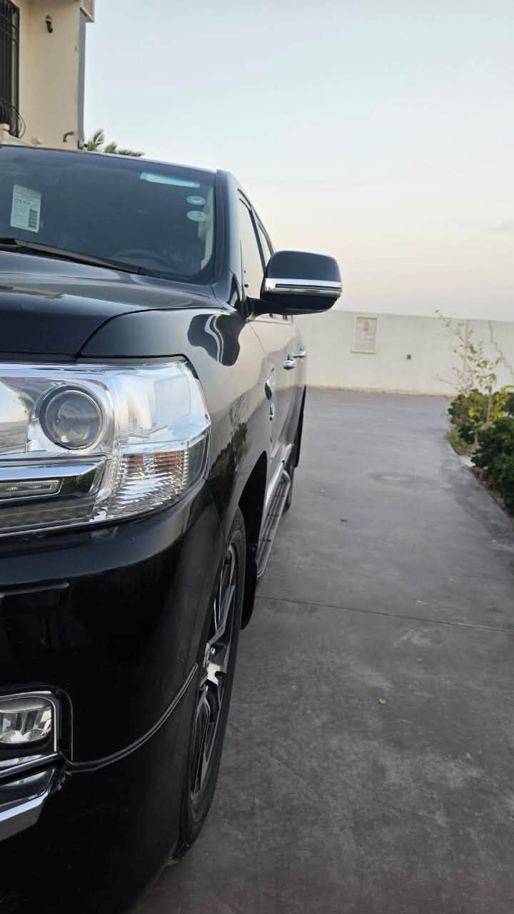 لاندكروز 2021 VX.R
محرك 5700 V8
سبير منازل كتلوكات الشركه كله موجوده 
السيارة  مكفولة كفالة عامة من جميع النواحي ونظيفة بمعنى الكلمه 
عدد البصمات 2 
المواصفات:
انظمه قياده 
حساسات أمامي وخلفي
داخل بيجي 
صاج ملكي 
كاميرات 360 أمامي وخلفي وجانبيات – 4 كاميرات
مري شفط ونظام ترحيب
اشاير لكزز سحب
تبريد بالكشنات
باب خلفي كهرباء
لايتات دبل عدسة + LED
جميع الكشنات كهرباء
زنون بلادي
فتحة سقف
داخل جلد 
نظام صوت Mark Levinson
مقاعد تدفئة وتهوية
3 شاشات
نظام مانع الانزلاق
نظام نزول المنحدرات
إشارات بالمرايا الجانبيه
شاحن لاسلكي 
ستيرن كهرباء + خزن ستيرن + خزن كشنات
وبعد بيها هواي مواصفات
مكاني بغداد 
رقم شمالي تحويل مباشر 
السعر ٥٧ الف دولار 💵 
للاستفسار الاتصال على الرقم ***********
