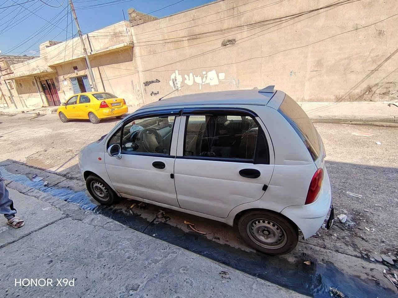 السلام عليكم كيو كيو للبيع بدون ضرر صبغ بوند وجاملغ جماليه أثر اشخوط باسمي رقم وهزه وسنويه جديده لل29 كير ومكينه وتبريد كلو شرط ب32وبيها مجال للاستفسار عل الرقم *********** وبي واتساب

