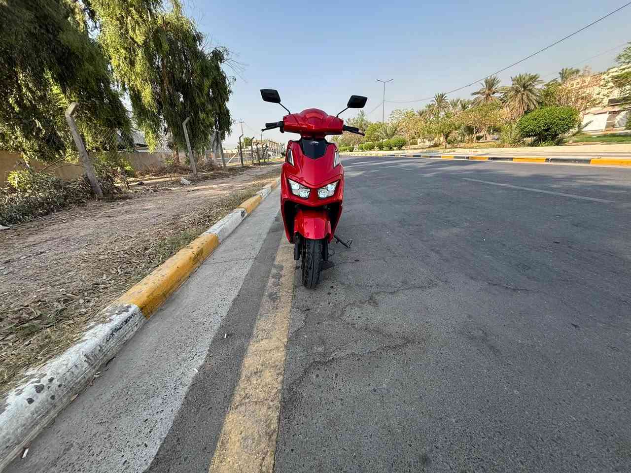 السلام عليكم دراجة شحن للبيع
🔋 6 بطاريات كرافين كبار

⚡ الملف 2500 واط

🏁 سرعة 75 كم/س حقيقية

⚙️ نظام 3 سرعات

🔌 منفذ USB لشحن الموبايل

🛑 فرامل ديسك أمامي وخلفي

🔐 تشغيل بصمة + ريموت عن بُعد + كارت

🚨 إنذار ضد السرقة

📟 شاشة رقمية كبيرة وواضحة

💡 إضاءة أمامية قوية + إشارات جانبية + هورن

💰 السعر:900 بيه مجال. 

📍 

📞 ***********
