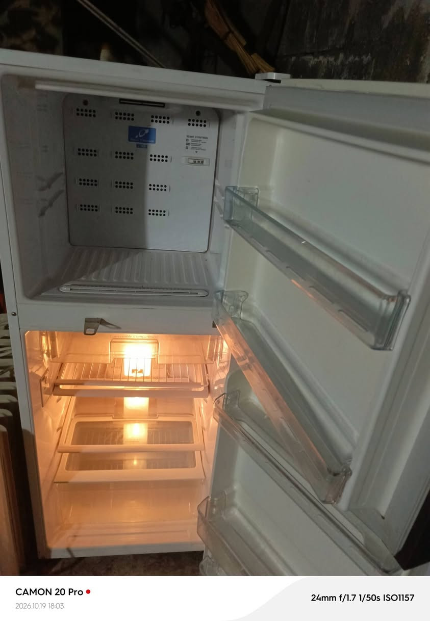 ثلاجة • للبيع