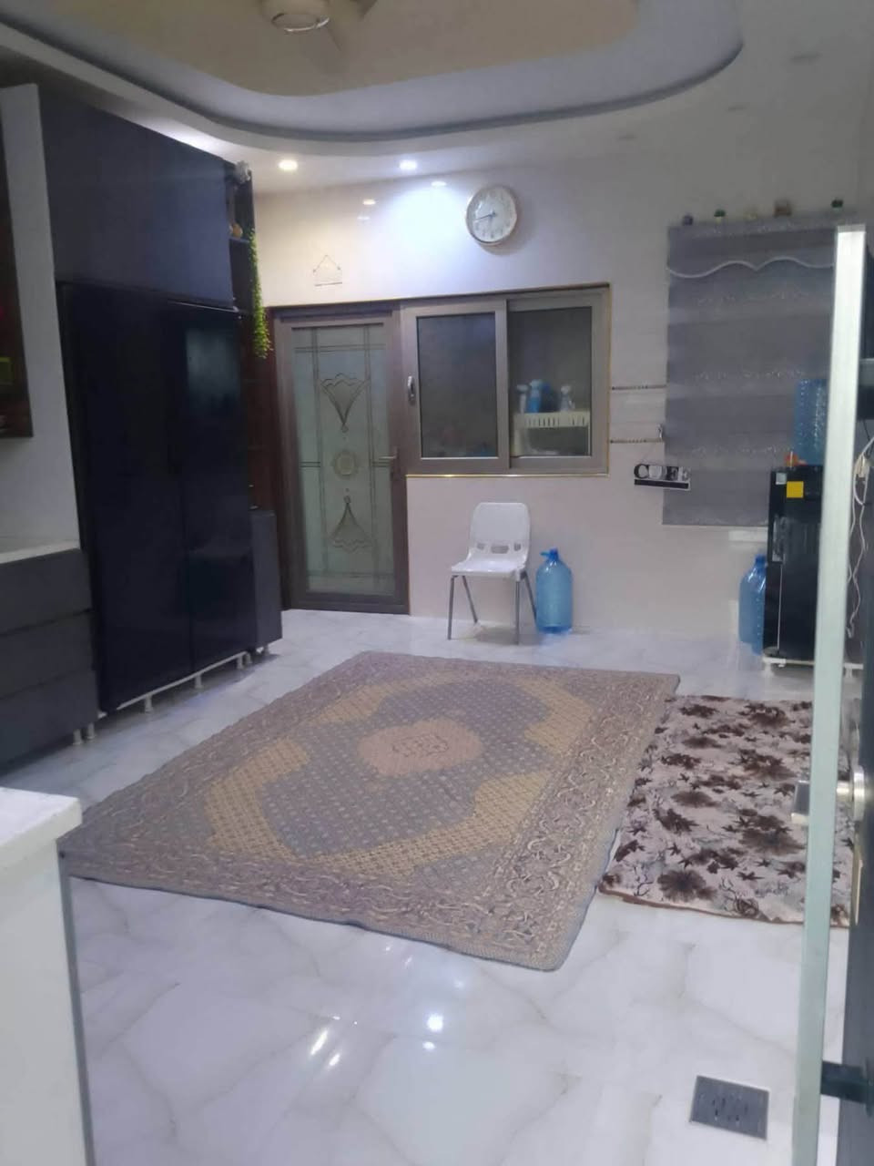 دار للبيع طابو ملك صرف 
المساحة 300 متر 
طابقين منفصل الطابق الأول يحتوي على /(4غرف نوم _استقبال_صالة_مطبخ قاطع صحيات داخل _ كراج حديقة مع صحيات خارجية
الطابق الثاني يحتوي على /درج خارج غرفتين نوم _استقبال_صالة_مطبخ_قاطع صحيات )
طابق الثاني مؤجر  250الف دينار 
العنوان كركوك حي عسكري قرب جسر ليلان 
السعر /325 مليون وقابل للتفاوض مباشر مع صاحب الطابو 
ملاحظة / ويصلح للاستثمار  بالشهر اكثر من600 الف دينار 
عنوان المكتب/ طريق بغداد قرب مجمع بوليفارد 
للاستفسار اكثر يرجى الاتصال بالرقم 
***********
