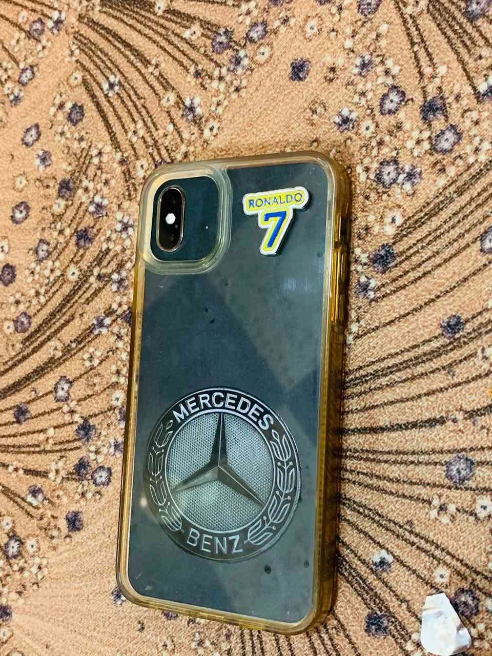 ايفون اكس اس ماكس. 
جهاز على بلاد
بطاريه٧٨
ذكره٢٥٦
فقط ضهره مكسور  ومخلي اله لزكه. 
باقي كله شرط فيس ايدي شغال سمكارت 
شغال كامرات شغال لاقطه شغاله 
بلا بلاد جهاز 
سعره200
مكاني كركوك حي نصر ماعندي توصيل
رقم مبايل***********
