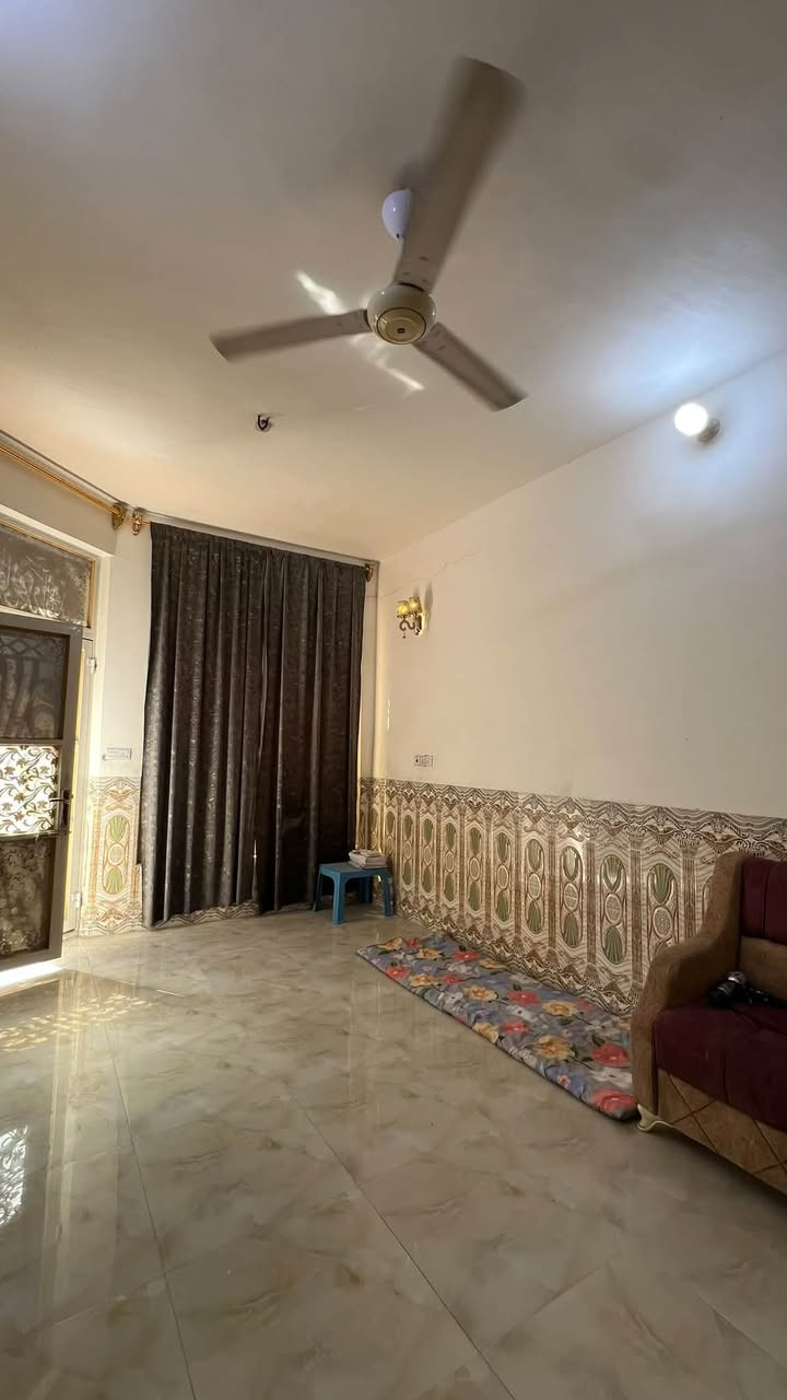 عقار مميز للبيع - طابو صرف 🏠
فرصة ممتازة لامتلاك بيت جاهز وبناء متين في موقع ممتاز!
📍 الموقع: منطقة الشباب الثانية (الشيشان)
السند: طابو صرف
المساحة: 160 متر مربع
تفاصيل البناء: طابق واحد وبناء ممتاز  
 استقبال واسع  
 صالة معيشة  
 مطبخ  
 غرف نوم عدد (2)  
 صحيات داخلية وخارجية  
 منور عدد (2) لتهوية وإضاءة ممتازة  
 بيتونة بعرض 7 متر  
بالنسبة للسعر ما اكدر اذكرة بسبب بعض الناس 

📞 للتواصل والاستفسار:
يمكنكم الاتصال، المراسلة عبر الواتساب، أو الإرسال عبر الخاص:
📱 ***********

