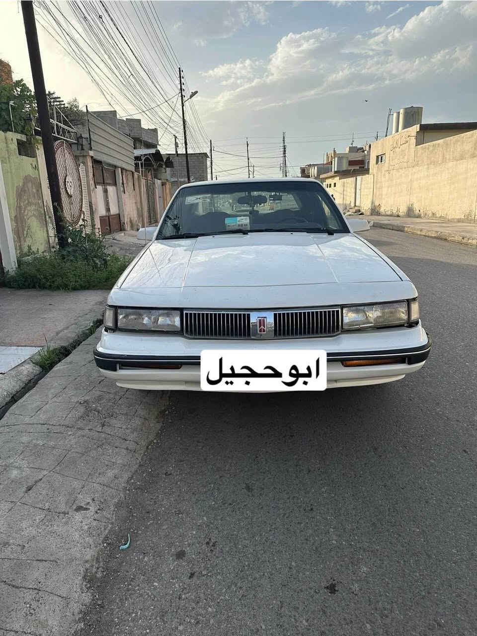 السلام عليكم 
اولدزموبيل موديل90 رقم نينوى انكليزي بأسمي سنوية لل30
كير محرك اصلي شرط ترايك وين من يعجبك تبريد تدفئة منظومة جديدة ثلج كهربائيات كيجات جامات كهرب قفل مركزي سنترلك شاشة كامرة خلفية كلها شغالة مكفولة من الدعامية للدعامية لاضربة ولا طخة بيها جاملغين صبغ بخ جمالية بسبب التقحيل وعندي صورها القديمة بدون معجون شرط  بلادية من الاخير وجاهزة للبيع السعر 45 
مكاني الموصل 
موبايل ***********
