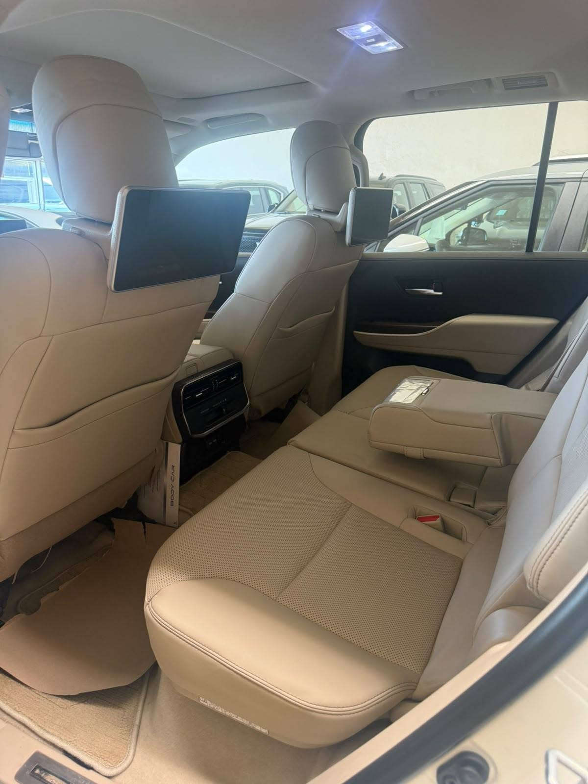 السلام عليكم 🌹
لاندكروزر GXR Premium Limited
موديل 2024
بريم لمتد – GXR
🔹 كفالة عامة
🔹 استخدام نظيف جداً
🔹 ماشية 34 ألف كم
🔹 بغداد
🔹 السيارة بحالة ممتازة
💰 السعر المطلوب: 675 ورقة
📞 ***********
