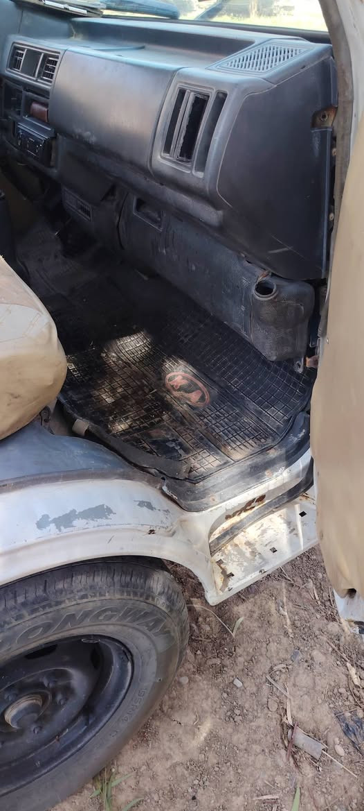 السلام عليكم يوجد كيه بنكون ٩٤ مسجله رقم بغداد محرك معمر جديد كير شرط اكسن شرط مشط ستيرن جديد  طخم تاير جديد السعر 35 وبيه مجال اتصل عل رقم *********** بيع فقط
