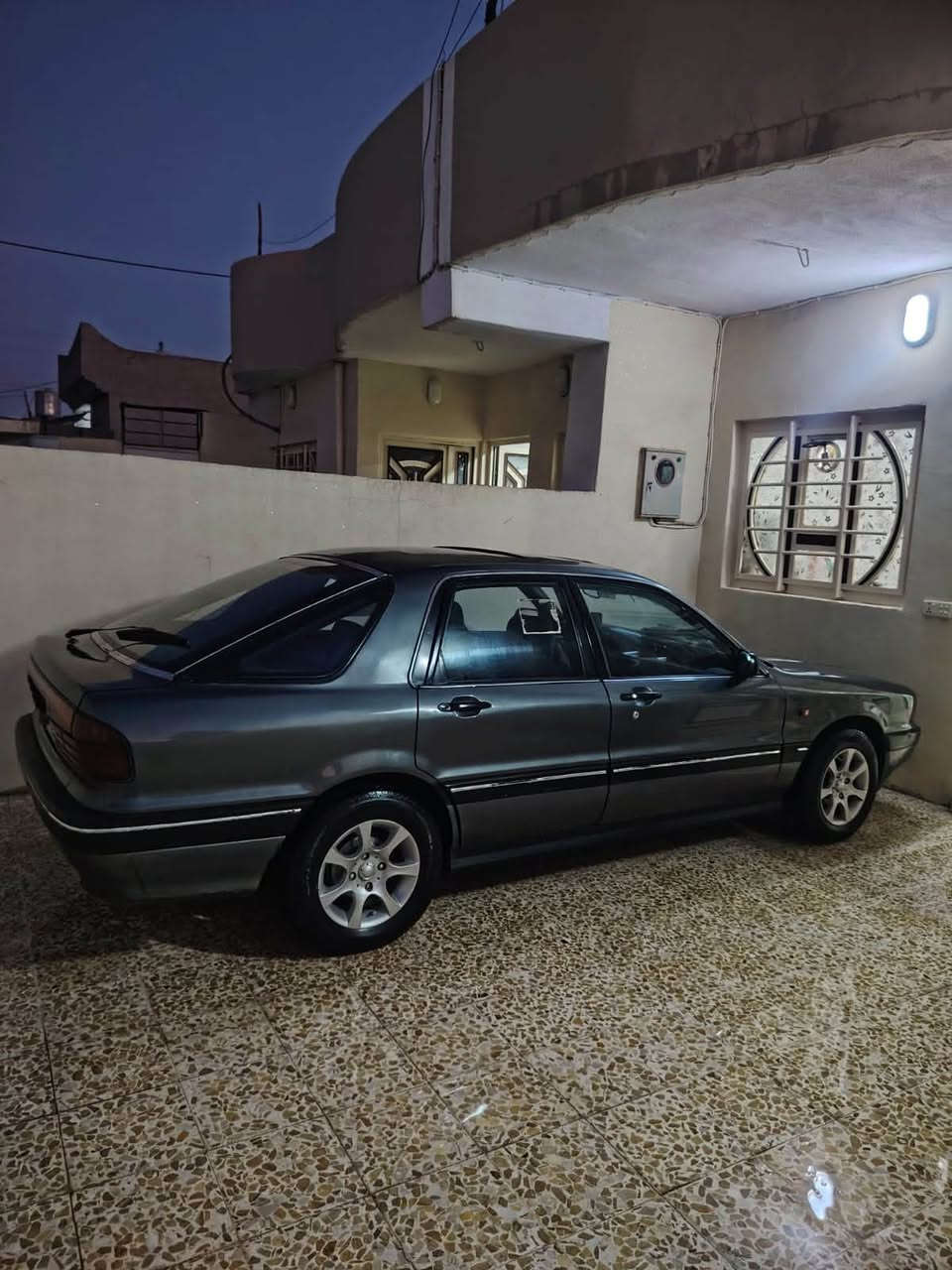 السلام عليكم مستيبوشي كلند للبيع موديل ٩١ صبغ جماليه فقط سنويه وارقم كلها جديد رقم نينوي انكليزي شرط التحويل هزه جديده ترهم نقد واقصاد ومده للاستفسار على الرقم ***********.     ***********
