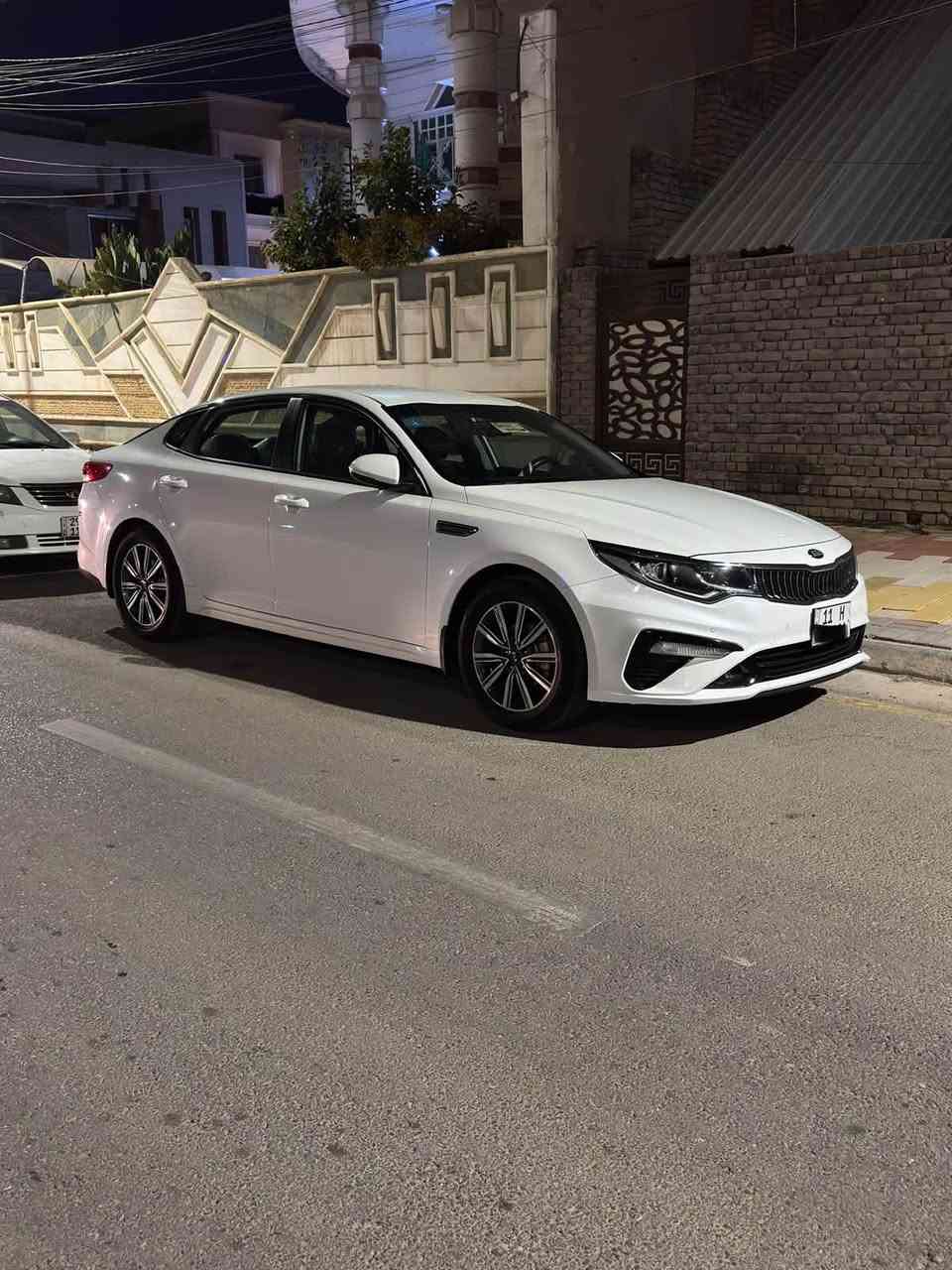السلام عليكم للبيع كيا اوبتيما خليجي موديل ٢٠١٩ شكل ال٢٠ السيارة جديدة بمعنى الكلمة على ايد وحدة ماشيه ١٠٧ الف كيلومتر حقيقي رقم بغداد الصور والسونار مرفقات بالمنشور والسعر ١٩٥ مكانها الكوت مركز المدينه 

للتواصل واتساب فقط
***********
