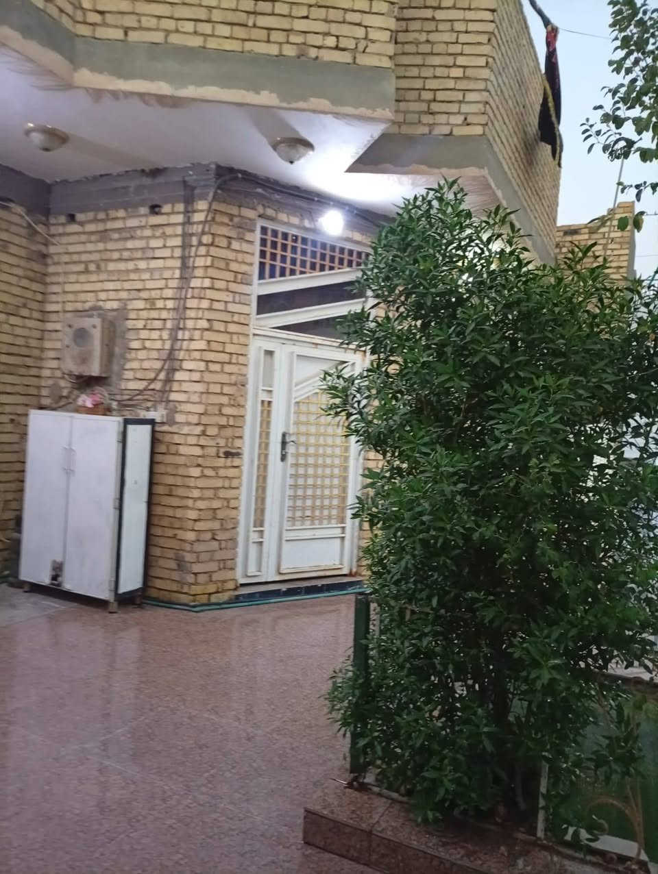 السلام عليكم 

بيت للبيع _  حي الحوراء 

مساحه البيت _ 200 متر 

البناء حديث _ غرفتين +صاله +مطبخ +استقبال 

الطابق الثاني _غرفه +صاله 

للاستفسار الاتصال على الرقم ***********

تابع الصفحة لتصلك جميع العروض

مستعدون لعرض وتسويق عقاراتكم ماعليكم سوئ أرسال التفاصيل علئ الخاص

