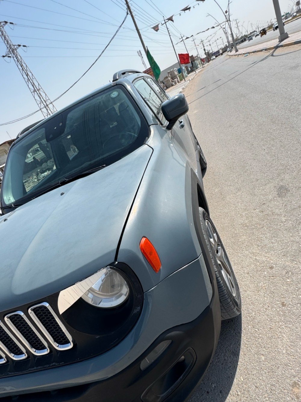 جيب رينيجيد موديل 2017 وارد امريكي سعرها 90 ورقة وبيها مجال  لون اسمنتي المرغوب حادث جاملق مبدل وبنيد مصلح (صور الحادث مرفقه بالمنشور).
السيارة حلوه ونظيفة محرك كير خير من اللّٰه التبريد ثلج.
المواصفات :
فئة لاتيود
مكينه 2400 فور ويل 4*4
شاشة ، كاميرا دوارة ، ويل كب ، تدفئة بالكشنات الامامية والستيرن ، سبير جديد.
رقمها اربيل باسم شركة
سنويتها منتهية تحويل او وكالة .
ماشيه 168.000 كيلو قابلة للزيادة.
السعر 90 ورقة وبيها مجال بسيط.
للاستفسار اتصل ع الرقم ***********