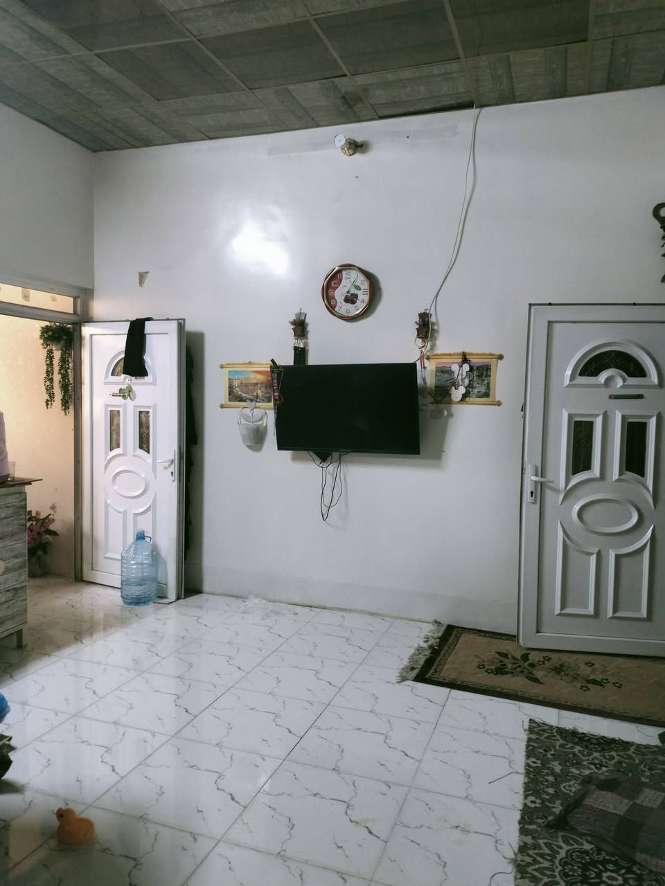دار للبيع 200متر
موقع 16اب خلف مجمع تحسين غرفتين نوم وهول ومطبخ ومساعد مطبخ واستقبال 
***********
