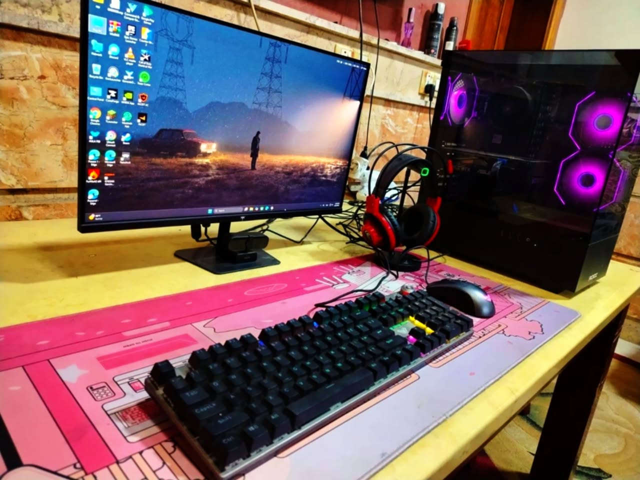 سيت اب pc مواصفات ممتازه و براندات مرتبه للبيع او مراوس مع ايفون 17 برو ماكس و اطي فرق معقول
----------
المواصفات :-
GPU - RTX 5060 8G ASUS OC
CPU - AMD RYZEN 5 5600X  
MB - MSI B550M A-PRO
RAM - 16G 3200 A-DATA
HARD - M.2 NVME 512GB 
POWER - 650W ROCK 
CASE - GAMING RGB تحكم ريموت
-----------
الملحقات :-
الشاشه : GAMING 180HZ FHD IPS 24
الماوس : ASUS TUF RGB احترافي 
الكيبورد : AULA RGB ميكانكل 
السماعه : MSI RGB 
يو بي اس 1500VA 
ويب كام RAPOO 
مايك RGB 
ماوس باد  
----------
السعر 1650 كامل السيت اب 
مكاني بغداد - الحريه
رقمي ***********
