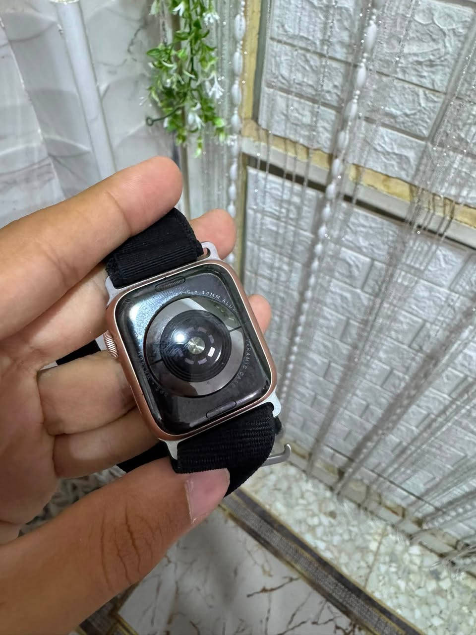 للبيع Apple Watch seres5 الجيل الخامس حجم 44 بطاريه 88 ساعه نضيفه كلش وياها سير وشاحن اصلي فقط والسعر 145 وبيهه مجال رقم *********** واتساب
