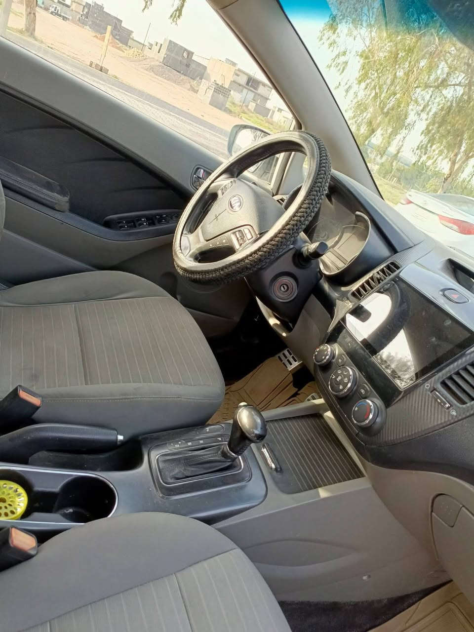 سيراتو ٢٠١٤ خليجي رقم بغداد تحويل ثاني يوم سيارة بيها جفية خفيفة ع تكم ومصبوغه عام اله جنطه وجاملغ خلفي سيارة كفالة محرك كير حدادية بل باكيت مال جناية احلى من صورة تجي تشوف وتقتنع وبل عافية ع الي ياخذها 
السعر٨٣ وبيها مجال حك جية 
مكان سيارة حلة حصوة 
الاستفسار 
***********
