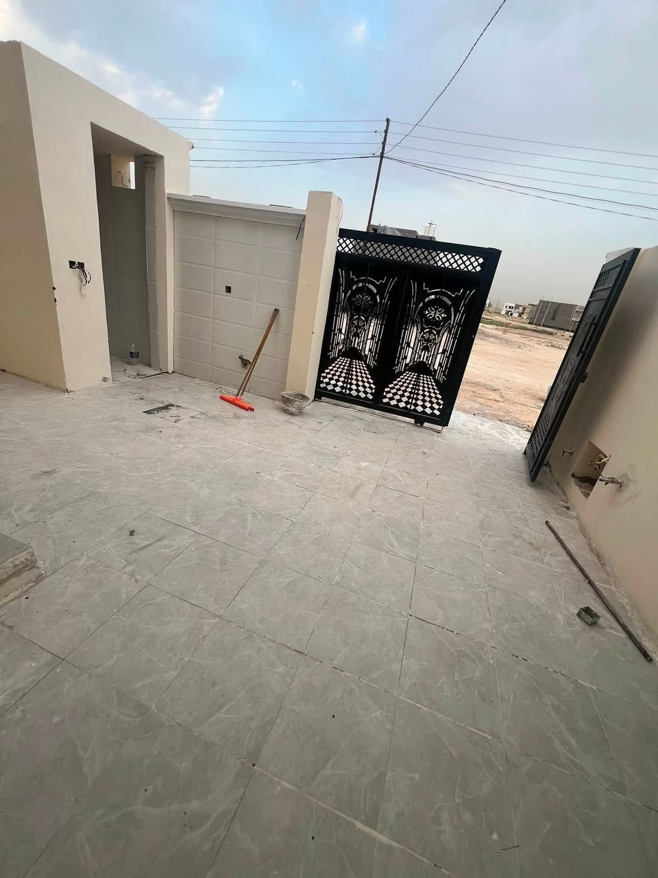 دار. للبيع.  ١٤٠ متر ركن.    جغيفي ثانيه خلف. سياج المقبره قرب جامع بر الوالدين 
سعر. ٧٥. مليون.  
  طابو. زراعي صرف. 

***********
