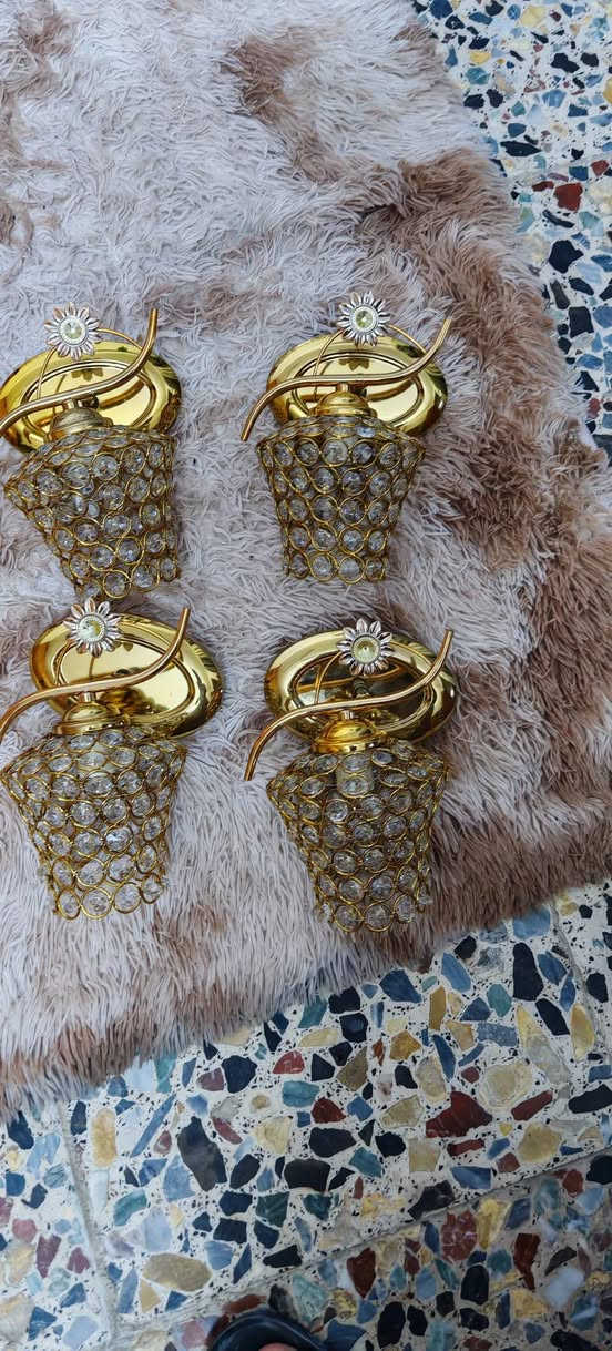 ثريات للبيع السعر 15
عنوان نهاية شارع ابو سمير
