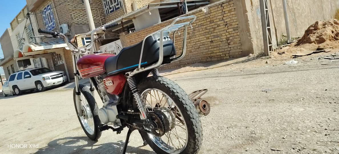 مستعجل مستعجل ❌❌ 
4 كير حربي كلك
 كفاله وضمان ب المحرك 
غراض كله 26 وياله وتايرات وخزان وكشن جدد 
ب 350 قفل 
*********** وتساب 
نجف كوفه عباسيه

نص مكتوب في الصور:
- HONOR X9d