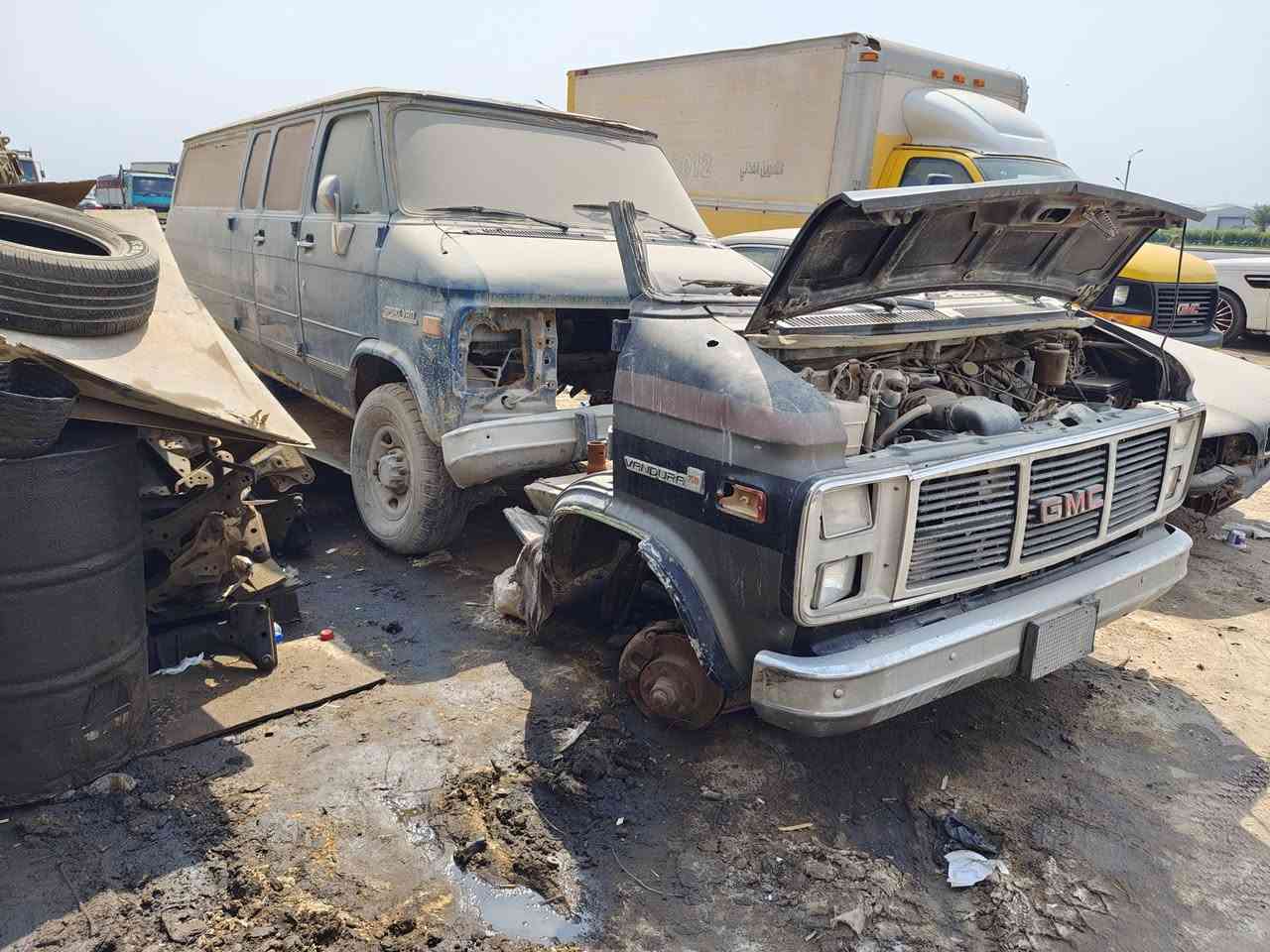 ربع فانGMC كامل مع مكينه وكير موديل 1989 يصير 1990و1991مكينه 350حلاب مع الضفيره وكير 700كهربائي للبيع للتواصل 
اسيا ***********
اثير ***********
