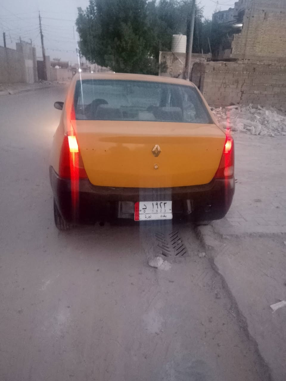 سياره للبيع رينو 2010مطلوبه هيئه حسب الأتفاق ويه الشاري سياره بسمي سنويه صاقطه سعر 30 بيه ***********
