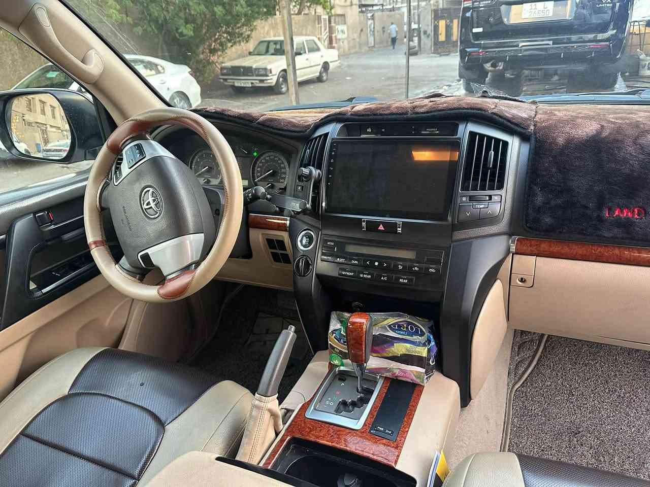 للبيع لاندكروز 2012 بريم
فئة GX.R
رقم بغداد تحويل ثاني يوم مباشر 
ماشيه 157
كير محرك كفاله 
تبريد كفالة 
مكنية V6
المواصفات البريم معروفة 
المواصفات فول
السيارة حلوة ونضيفه بيه بس بارد بل جاملغ الايسر ع كد 4 اصابع وبارد وبارد بل جاملغ الايمن هم ع كد 4 اصابع 
السيارة احلى من الصور 
السعر 315 وبيه مجال بسيط 
مكاني بغداد الحبيبية 
الرقم ***********
