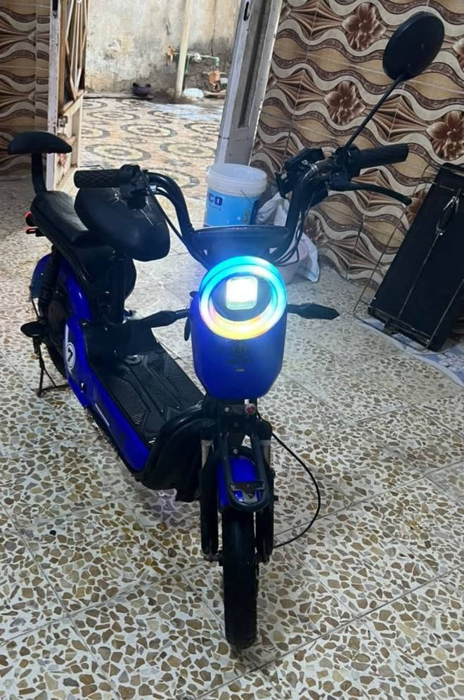 دراجه شحن 4 بطاريات حجم كبير شغاله نظيفه للبيع
نقص فقط يدات ابريك سعرهن 10 الاف 
شغل وطلع شحن يطول لفتره طويله اناره كامله دبل اشاره استان موبايل 📱انذار سرقه بصمه تشغيل 🔛 عن بعد تشغيل كارت شاشه الدراجه جاهزه فقط نقص يده ابريك والكفر بي اكسور ازغار
شاحنه وياها 
السعر 150 الف قفل 🔒 
‏‪***********‬‏

