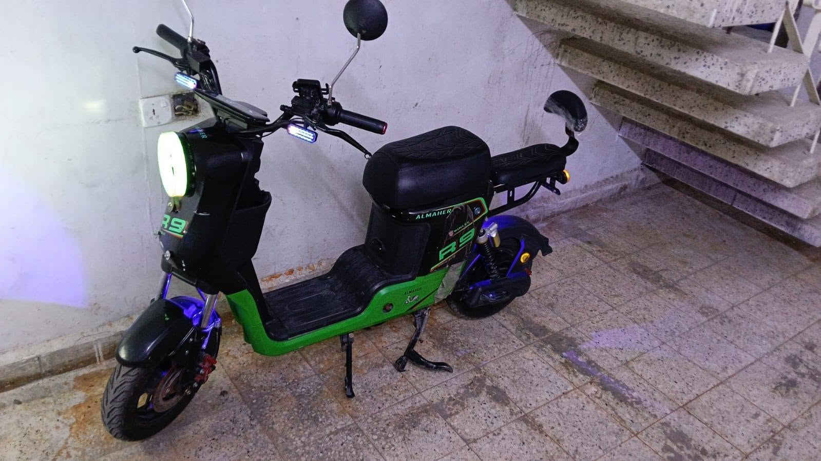 دراجة R9
حديثة 4سرع
نظيفة فول جديدة
بطاريات جدد من 10 أيام نشدلها
مفتاح شغال
كرت شغال
عن بعد شغال

تواصل ***********
ادمن حب وافق
