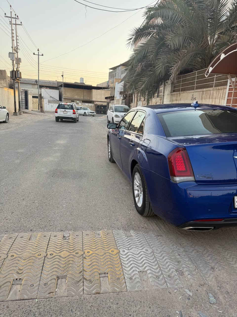 اوباما كرايسلر مديل 2019 
تحويل ثاني يوم هزه جديده 
حداديه 100%
تبريد 100% 
تخم تاير جديد 
غرفه كشنات S
بچم لايتات زنون عدسات جدد ضمان سنه 
دمام بالصندوق 
شاشه كار بلي 
كهربائيات كلها شغاله 
ما بيها اي نقص ان شاء الله  
مكاني البصره 
*********** البصرة, العراق
