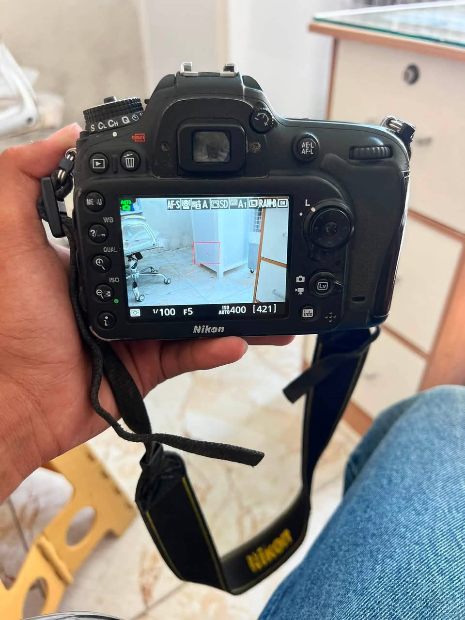 السلام عليكم كامرا نيكون D7100 للبيع وياهة زومهة و شاحنتهة و بطلريتهة و الجنطة مالتهة مكاني الناصرية للتواصل ***********
