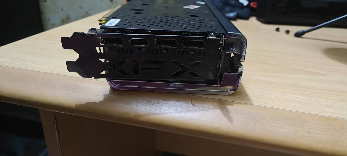 السلام عليكم ورحمة اللَّه وبركاته كرت RX5700XT ULTRA مشخص العطل مالته
نسخة التبريد الضخم XFX Radeon RX 5700 XT Ultra مدل

الثلاثي)

حالة الكارت: نظيف جداً، مفتوح براغيه للفحص فقط.

العطل في دائرة الإيبروم EEPROM / BIOS ما يوصل طاقه

السعر المطلوب : 150,000 دينار عراقي قفل وغير قابل للتفاوض

المكان: البصرة المعقل. تصليحه موغالي قليل الى متوصط
الرقم 7876313434
