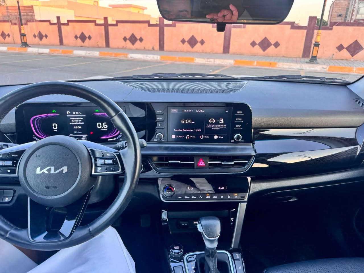 للبيع: كيا سلتوز (Kia Seltos) موديل 2024 - وارد كندي (فول مواصفات) 🚗🇨🇦
الموديل: 2024
 العداد (المسافة المقطوعة): 1,389 كم فقط (شبه جديدة)
 المواصفات: وارد كندي - فول مواصفات

 حالة الضرر: بنيد مبدل + جاملغ مبدل فقط بدون دواخل السيارة. (باقي السيارة كفالة)
أبرز المواصفات والأوبشنات:
 فتحة سقف.
 تشغيل عن بعد (Remote Start).

 شاشة لمس بانورامية حديثة تدعم Apple CarPlay و Android Auto.
 شاشة عدادات رقمية (Digital Cluster).

 تدفئة مقاعد (كوشن) + تدفئة مقود (ستيرن).

 أنظمة أمان ورادار متطورة (نظام الحفاظ على المسار Lane Keep 
Assist، رادار تنبيه).
 وضعيات قيادة متعددة (Drive Modes).

 تكييف رقمي لمس (Auto Climate Control).

مقاعد جلد متعدد الوظائف مع مثبت سرعة (Cruise Control).
💰 السعر المطلوب: 135 ورقة (13,500$)
📍 المكان: ديالى / بعقوبة
📞 للتواصل والاستفسار: ***********
