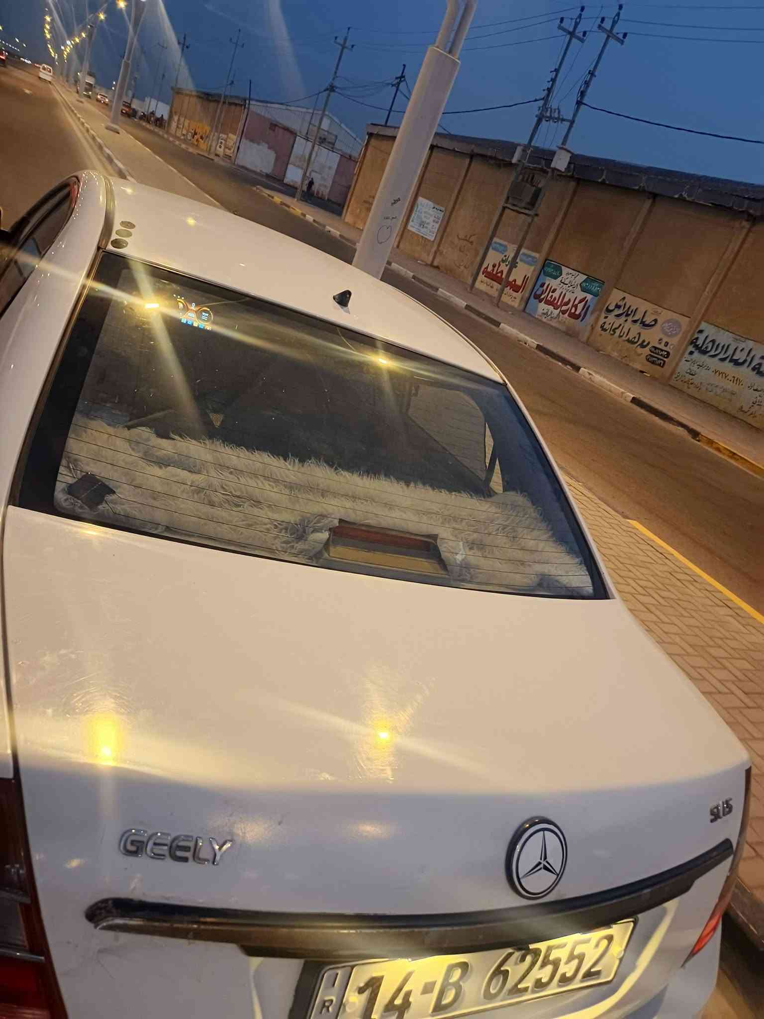 السلام عليكم سياره جيلي موبل للبيع مديل ١٢ مكينه وكير وحداديه وتخم تاير كفاله تبريد ثلج رقم انكليزي سنويه٣٠ كهربائيات شغاله لايت زنون كامره دواخل جديده بيهه مكانات صبغ  السعر ٣٨ بيه مجال بسيط العنوان البصره لقبله رقم الهاتف ***********
