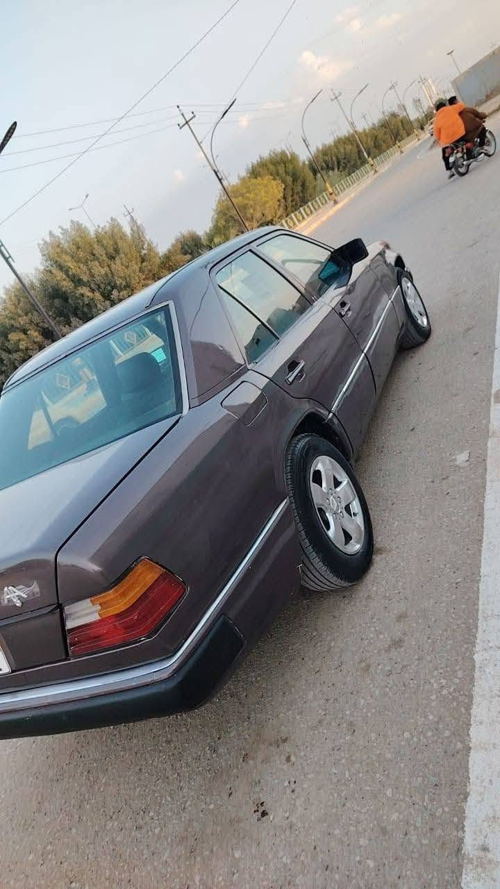 مارسيدس موديل 1990
مكينه2500 حداديه جديده
سنويه2030 
تخم تاير جديد كهربائيه كلهه شغاله 
تبريد  ثلج اي نقص ما بيهه
قواعد سليمات 
السعر 58 او بيه مجال للشراي
الرقم ***********

