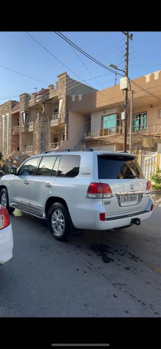 تویتا لاندکروزر ٢٠١٠ GXR فول مواصفات ٨ ئیرباگ 
بێ سبوخ بێ تعدیل هیچی نیە و نوێیە سەیارەکە وەک خۆی مایە
قەپاخی مەکینەی کرایتەوە
(***********) ژ.م
نرخی ٣٠٠ أربيل, العراق
