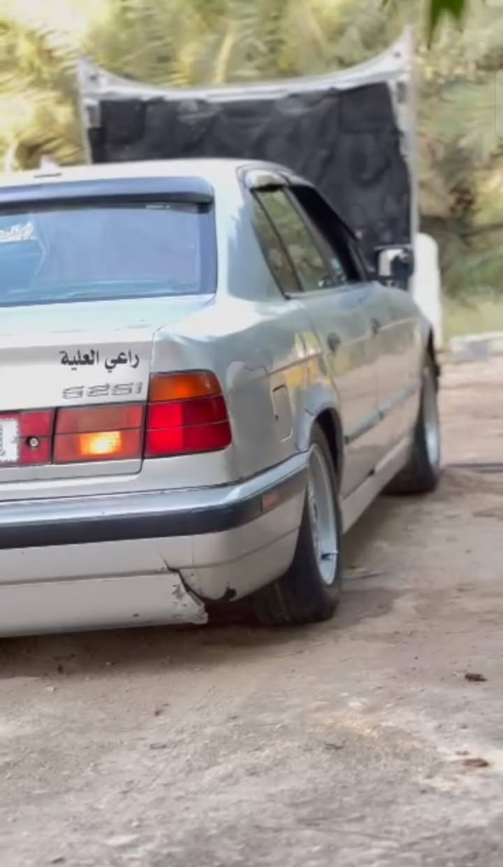 السلام عليكم. 
سياره BMW مديل 92 رقم صلاح الدين ويل كب خليه مرغوب غرفه جـلد (( مكيـنة جديد گـير رياضي )) كهربائياته جـدد (( ما مطلوبة بس الله )) . السياره بأسمي ثاني يوم اداورلك   " السكن : المثنى - رميثة - قضاء الهلال  /// السـعر 42 وبيها مجـال للشراي 
للاتصال و الاستفسار 
 ***********

