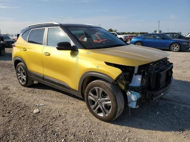 السلام عليكم 
كيا سيلتوز موديل 23 
المحرك 2000 دوش
اللون مميز ذهبي
 وارد امريكي بدون حادث  
فقط سرقه غراض الدعاميه  مثل ما موضح بالصور
وبالباب الي خلف باب الصدر صارت بيها طخة بسبب النقل والتحميل من الاردن للعراق وعندي فديوات وصور توضيحية
المواصفات عاديه
تحكم ستيرن جهيتن 
تحديد مسار وتثبيت الستيرن على الشوارع المخططه
الشاشه لمس وكاربلي وبلوتوث 
والتبريد قطعتين وشغال والتدفئة ايضا شغاله
جاهزة وكامله من جميع النواحي 
ومكفوله من كير ومحرك 
السياره بأسمي والسنوية باسمي 
*********** بغداد, العراق
