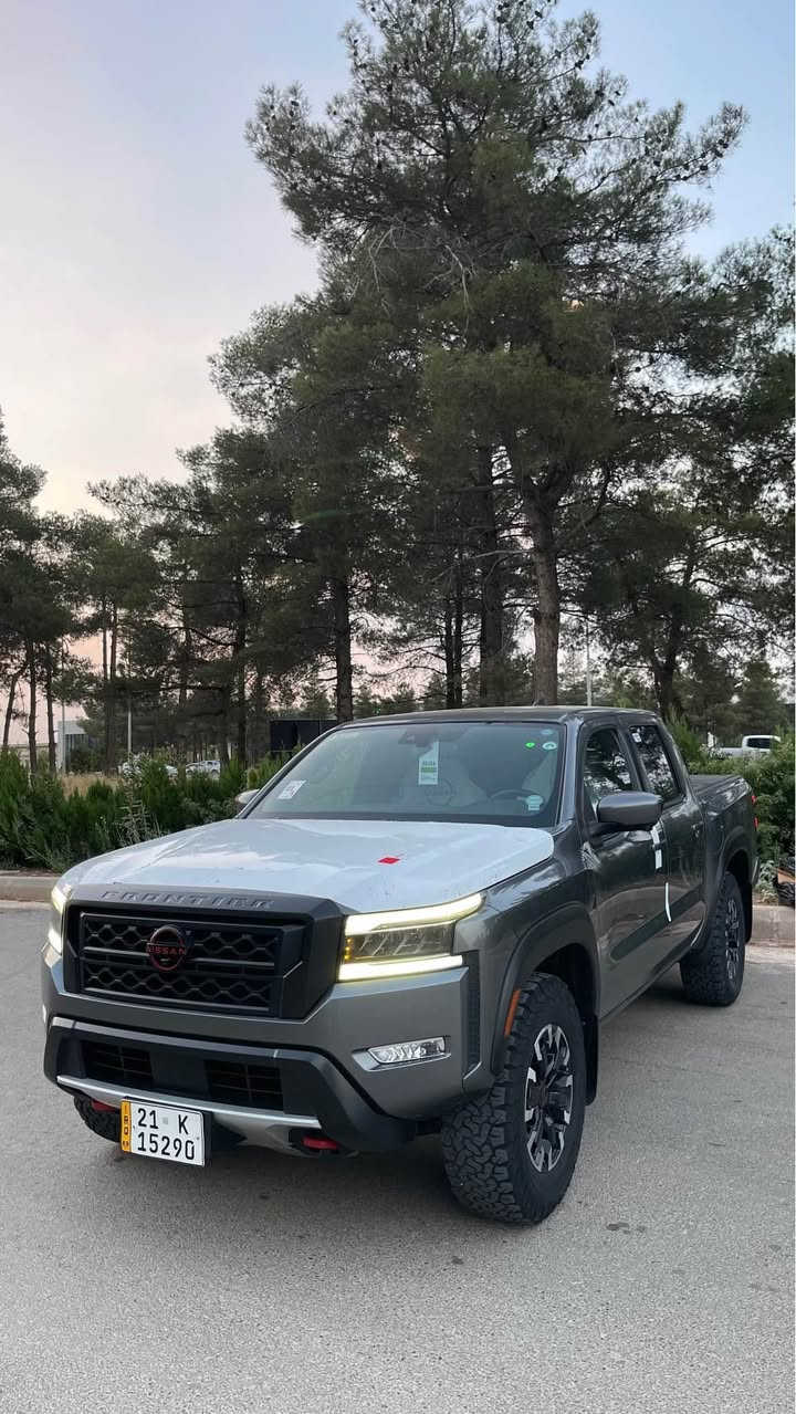 سڵاوتان لێبێت nissan fronter pro 4x مۆدێل ٢٠٢٢ سەیارەکە کەنەدییە ٤٠،٠٠٠ مایڵ ڕۆشتووە تەنها بستێک لە بۆنیتەکەی پ.د،ڕ هەیە بۆیاخی نییە سەیارەکە گێڕو مەکینەی نەکراوەتەوە و بەشەرت مەکینە ٣.٨ لتری ٦ بستۆنە 
مواصەفات:
بەسمە 
کامێرا ٣٦٠ 
حاسە
رادار
قفڵ ئەکسل
لایت لید+زینۆن
شاشە
کوشن چەرم +کارەبایی
ڕاداری ناوچەی کوێر
زۆر مواسەفاتی دیکە
نرخی ٢٨٥ وەرەقەو مەجال
ژمارەی مۆبایل:*********** السليمانية, العراق
