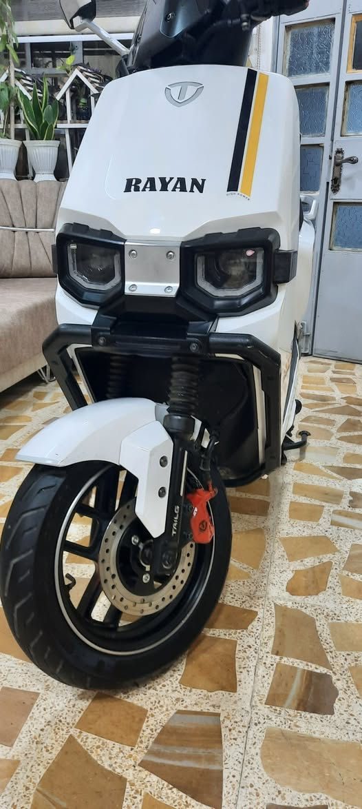 وحش الكون للبيع 
البطاريات 10ونص 11
اصليات مال شركه
ونضافه كدامك
واستخدام حيل قليل 
الون ابيض لؤلؤي 
السعر مليون وبي مجال 
ملاحظه بس بي بصمه وحد
*********** بي واتساب
