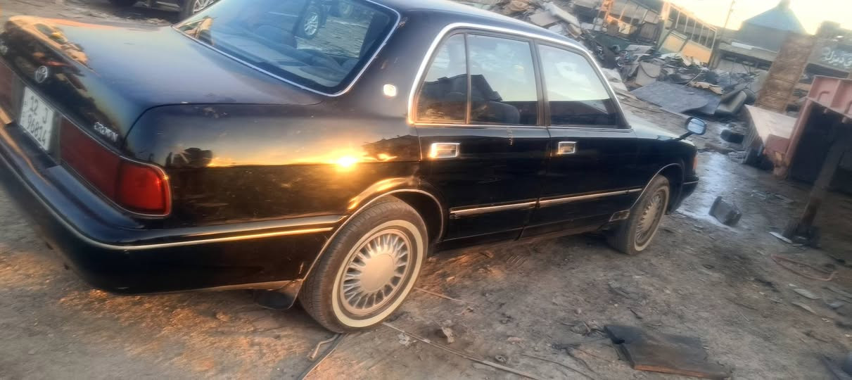 للبيع كراون ارنب طويل محرك 2500رقم نينوى جديد موديل 92مكان بغداد ***********

