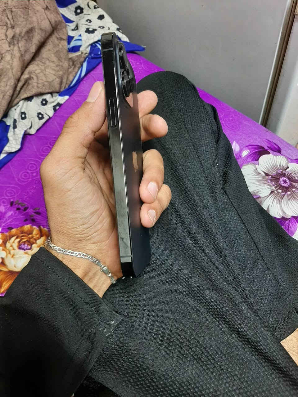 سلام عليكم آيفون ١٤ برو ماكس جهاز ممبدل بي شي  كله شغال كامرات صوت نت مخابر شحن بطاريه ٨٧ ذاكره ١٢٨مكاني بغداد
حي اور *********** متواجد خاص أو واتساب لسعر ٧٠٠ وبي مجال

نص مكتوب في الصور:
- ١٠:٥٢
- ٩٣ LTE
- حالة البطارية والشحن
- كما هو الحال مع البطاريات القابلة لإعادة الشحن، بطارية الهاتف قابلة للاستهلاك وتصبح أقل فاعلية مع الوقت. معرفة المزيد...
- الحد الأقصى للقدرة
- ٨٧٪
- هذا قياس لققدرة البطارية مقارنة بقدرتها عندما كانت جديدة. قد تتسبب القدرة المنخفضة بتقليل ساعات الاستخدام بين عملية الشحن والأخرى.
- أقصى قدرة للأداء
- ستساعد الأنظمة المضمنة في النظام والمكونات في تخفيف آثار الأداء التي قد تلاحظها أثناء التقدم الكيميائي في عمر بطارية iPhone.
- شحن البطارية المحسن
- للحد من استنزاف عمر البطارية، يتعلم الـ iPhone من عادات الشحن اليومية، بحيث ينتظر ولا يتجاوز ٨٠٪ حتى يحين موعد حاجتك إلى استخدامه.