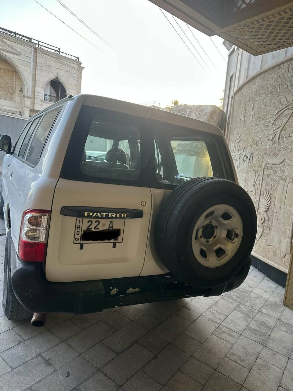 السلام عليكم
باترول سلك 
موديل 2002
لون ابيض 
رقم اربيل الجديد 
السيارة بيه قطعة وحدة صبغ الجامل الايمن 
كابريتر 4500
عليهة منضومة غاز 100 لتر 
كير عادي فور ويل شغال 
السعر 87
مكان السيارة بغداد 
***********
السيارة احلة من الصور
