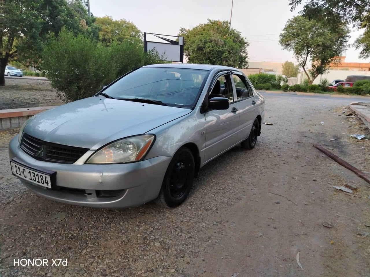 لانسر 2010 
مەکینە بچوک 
گێر ئۆتماتیک 
بێ بۆیاخ  
پەڵەیە ساردی هەیە 
تایەی تازەیە  
250 مەسرەفی تیا نیە 
رەقەم و سەنەوی تازەیە 
سەیارەیەکی تابڵیی جوانە 
سیعری 78  معامەلەیەکی کەم 
 ژ.م ***********
