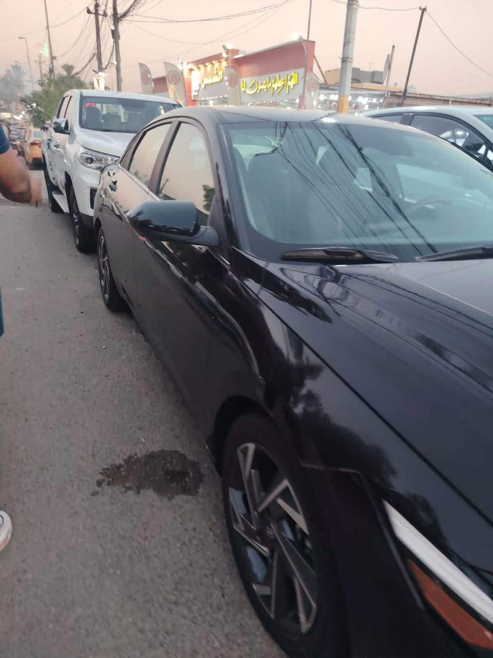 السلام عليكم
النترا 2024 امريكي بيها جاملغ وباب صبغ حادث امريكا بدون ايرباك بيها اربع مكانات بارد والباقي كفالة ماشية 33 الف رقم بغداد فول مواصفات للاخير 
مكاني بغداد الهاتف ‭***********‬
