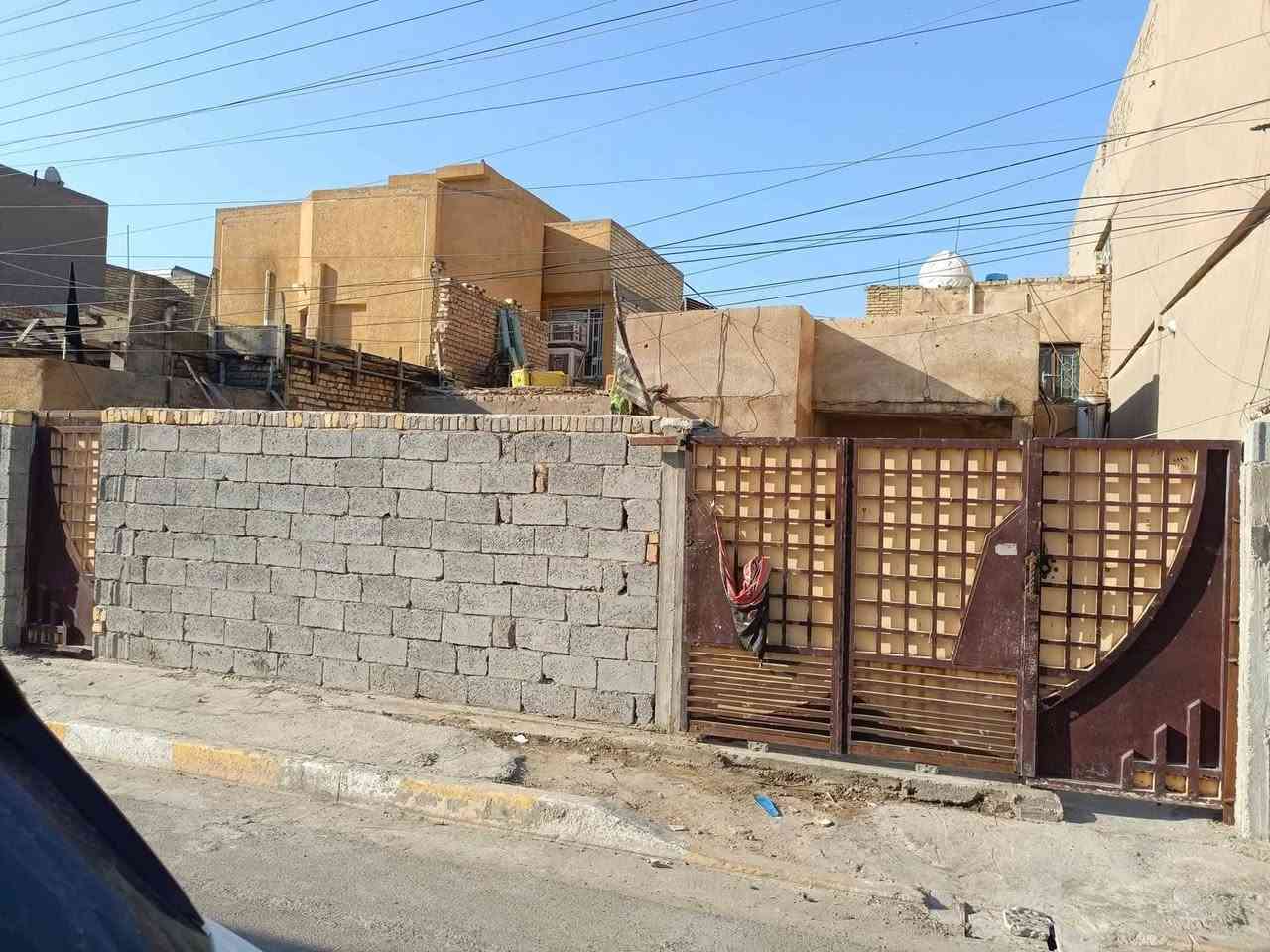 يا الله بيت قديم يعتبر قطعه كاع 200 متر اول بيت ب منطقه 4000 خلف بنايه قائمقام الحسينية مباشرة سعره وممكن تقسيم او بيع اما 80 متر او 120 متر 
اي استفسار على هذا الرقم ***********
