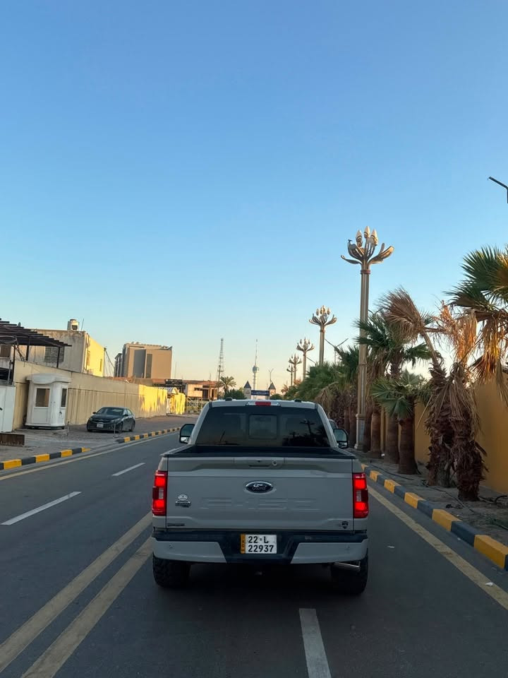 السلام عليكم 

فورد F-150 2023 للبيع 
اللون سموك المميز السياره فئة الـ 75 عام مواصفاتها معروفه فول عدى البنوراما محرك 5.0 كير طرح 10 نمر باب طويل بدي قصير ارغب شي بيها السياره من امريكا ماشيه 24 الف وهسه ماشيه 33 الف كلش قليل ماشيه بالعراق وكلش جديده السياره نضيفه ومعتني بيها لا شخوط لا رصعات 
حادث السياره بابتين فقط صبغ الباقي كفاله لا شواصي لا لغود كير محرك كفاله السياره مبرمجة يم كراج 4Brother طلال سيفتي واداء عليها تايرات ووياله اصليات بـ 15 ورقه السياره بدون نقص متصرف عليها ربع دينار رايدها بـ 305 ورقه وبيها مجال للطيبين

***********

