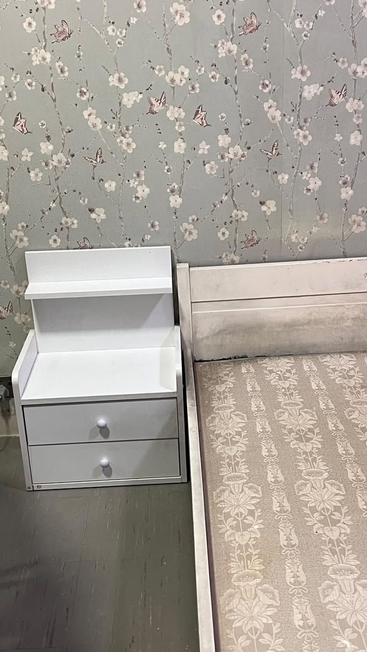 🛏️ للبيع جرباية خشب نفر + كومدي صغير
📍 المكان: بغداد – شقق حي السلام (صدام سابقاً)
💰 السعر: 150 ألف وبي مجال بسيط
🚫 ماعندي توصيل
📱 للتواصل واتساب: ***********

