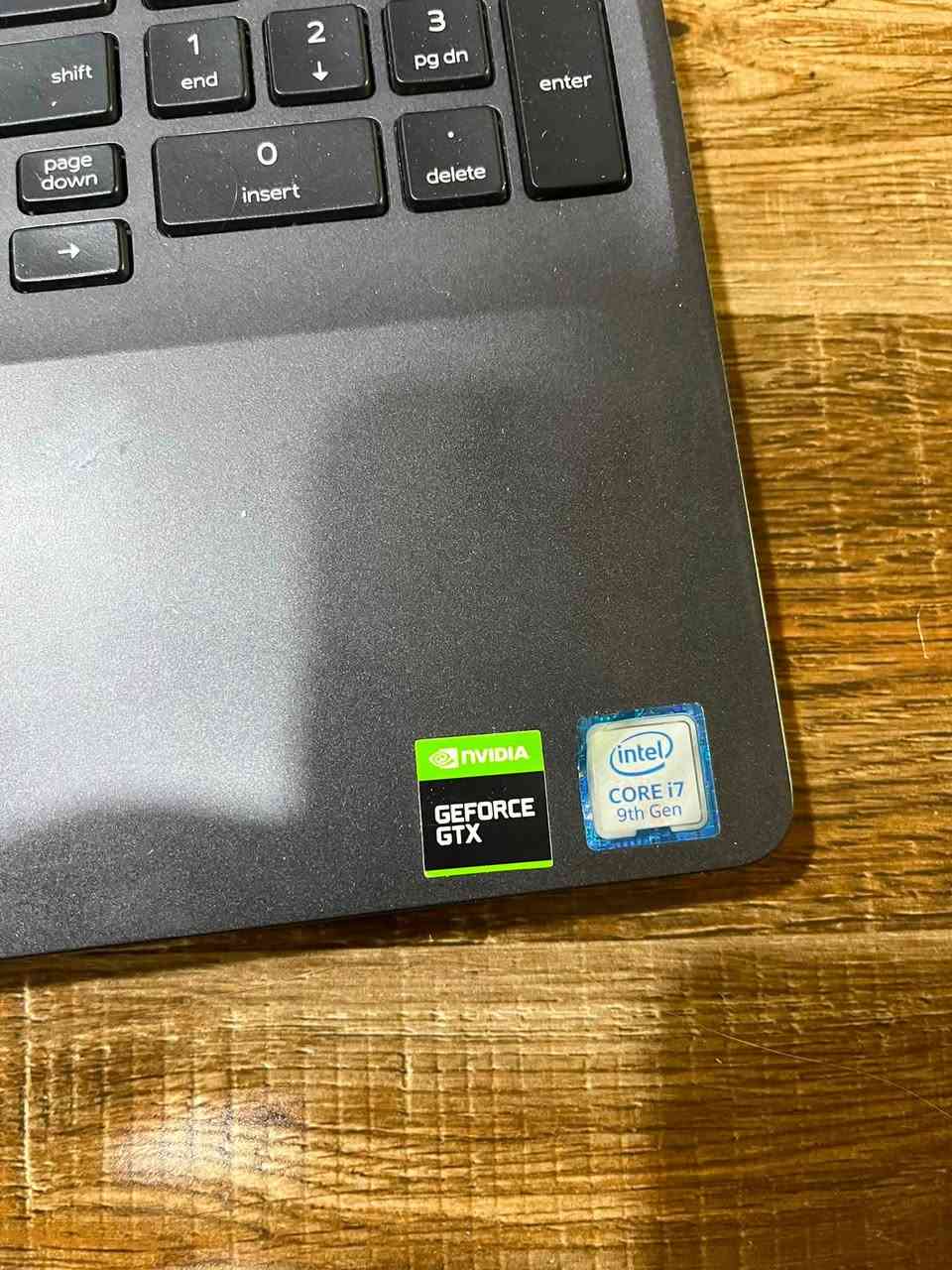 السلام عليكم لابتوب للبيع
DELL 

المواصفات 

الذاكرة GB  500 نوع الهارد SSD  

كرت شاشة 4GB

الرام 16 GB نوع M.2

 المعالج CORE i7 الجيل التاسع 

السعر 500 اخذيتها جديدة استعملتها شهرين بس 

الهاتف ***********
