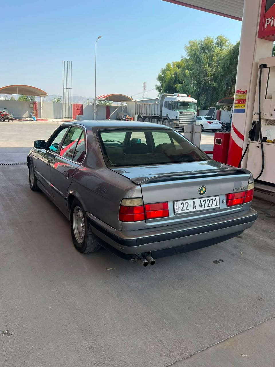 بيم 1990 وً حجم 525i  كير عادي 
بدون دعم و سبخ وضع شريكه 
كير و مكينه شه رت و كبس
كير عادي بيلادي مرغوب 
رقم و سنوي جديد شرط تحويل 
بيهه 500$ غرامه 
سعر 49$ مجال 
واتساب ***********
